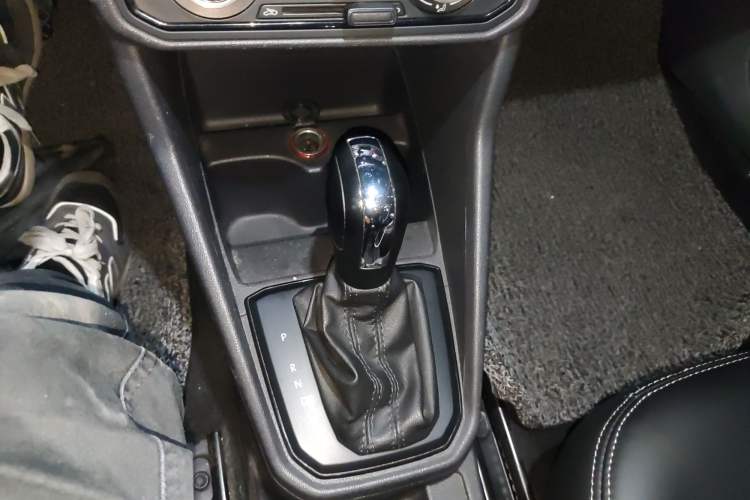 Used Volkswagen Jetta 2017 1.5L Automatic Fashion Model Gear Lever