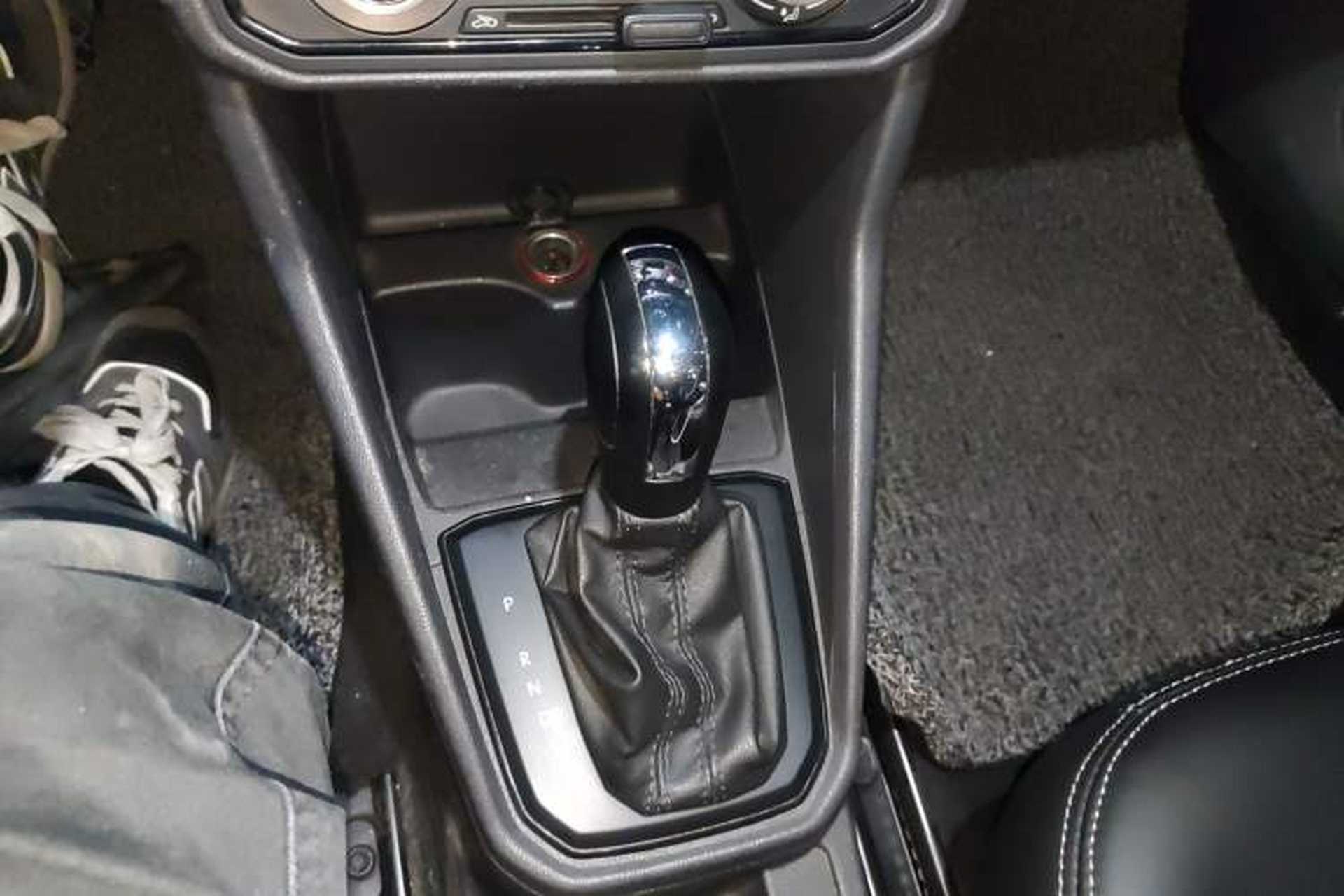 Used Volkswagen Jetta 2017 1.5L Automatic Fashion Model Gear Lever
