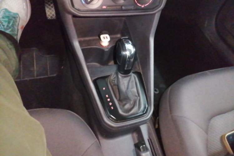 Used Volkswagen Jetta 2017 1.5L Automatic Fashion Model Gear Lever