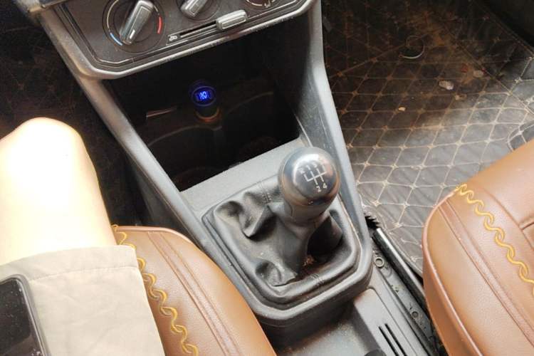 Used Volkswagen Jetta 2017 1.5L Manual Fashion Edition Gear Lever