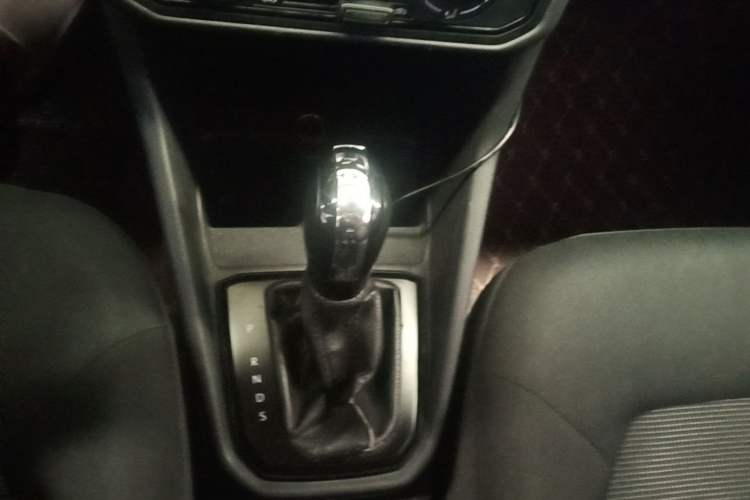 Used Volkswagen Jetta 2017 1.5L Automatic Fashion Model Gear Lever