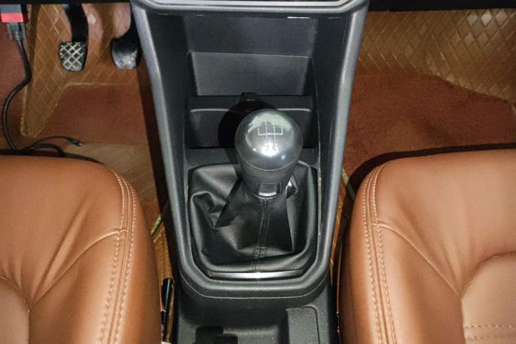 Used Volkswagen Jetta 2017 1.5L Manual Fashion Edition Gear Lever