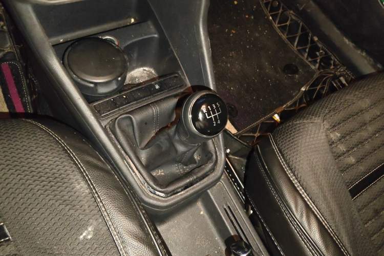 Used Volkswagen Jetta 2017 1.4L Manual Comfort Model Gear Lever