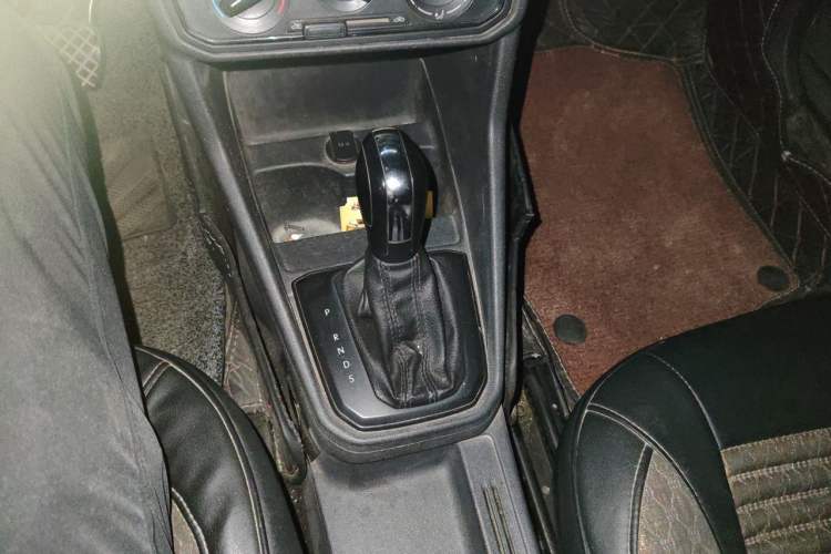 Used Volkswagen Jetta 2017 1.5L Automatic Fashion Model Gear Lever