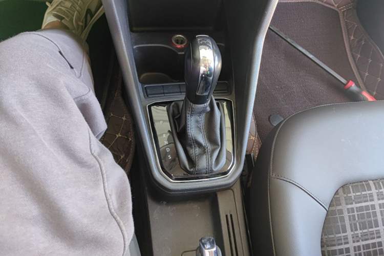Used Volkswagen Jetta 2017 1.5L Automatic Comfort Model Gear Lever