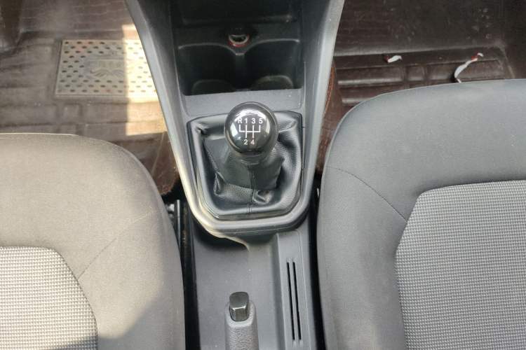 Used Volkswagen Jetta 2017 1.5L Manual Fashion Edition Gear Lever