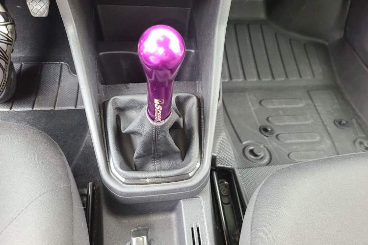 Used Volkswagen Jetta 2017 1.4L Manual Fashion Edition Gear Lever