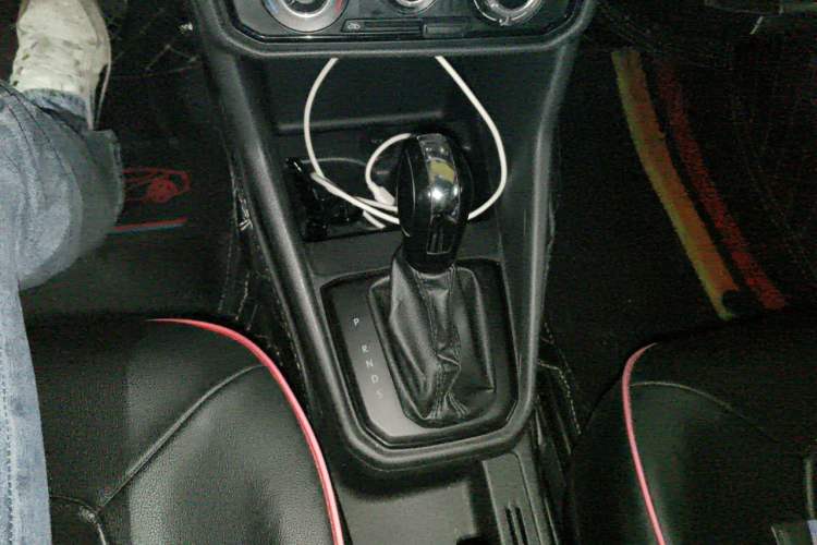 Used Volkswagen Jetta 2017 1.5L Automatic Fashion Model Gear Lever