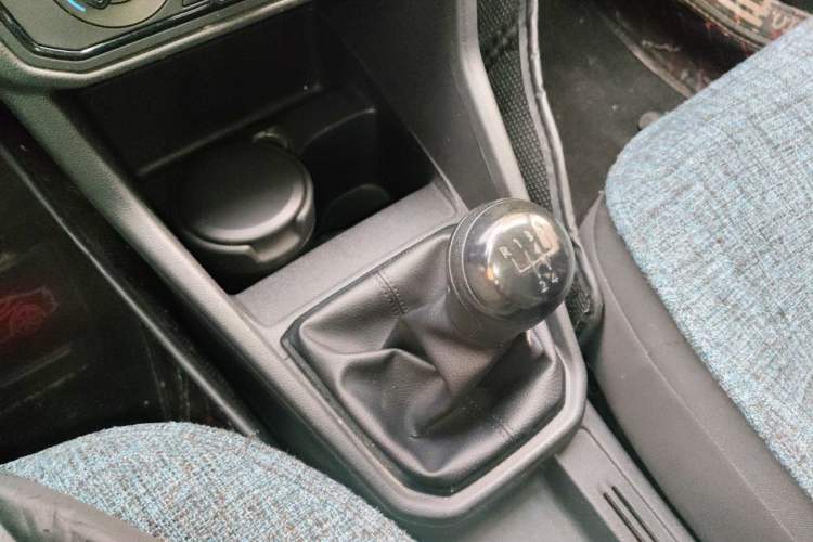 Used Volkswagen Jetta 2017 1.5L Manual Fashion Edition Gear Lever