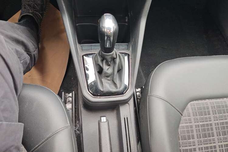 Used Volkswagen Jetta 2017 1.5L Automatic Comfort Model Gear Lever
