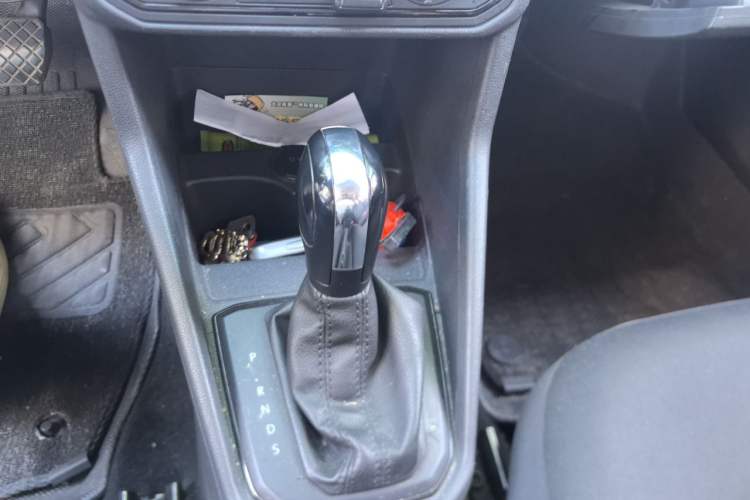 Used Volkswagen Jetta 2017 1.5L Automatic Fashion Model Gear Lever