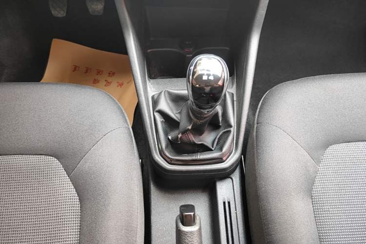 Used Volkswagen Jetta 2017 1.4L Manual Fashion Edition Gear Lever