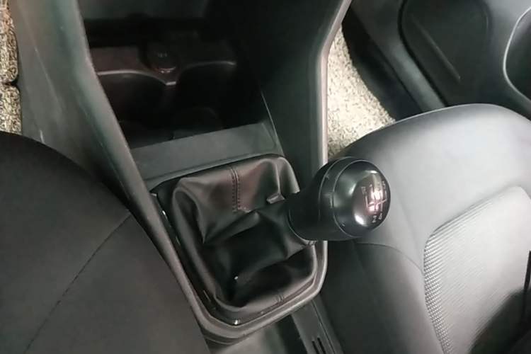 Used Volkswagen Jetta 2017 1.5L Manual Fashion Edition Gear Lever