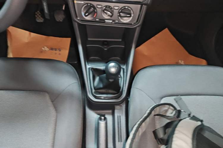 Used Volkswagen Jetta 2017 1.4L Manual Fashion Edition Gear Lever