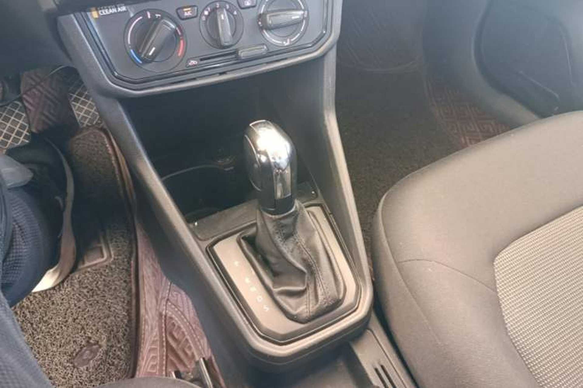 Used Volkswagen Jetta 2017 1.5L Automatic Fashion Model Gear Lever