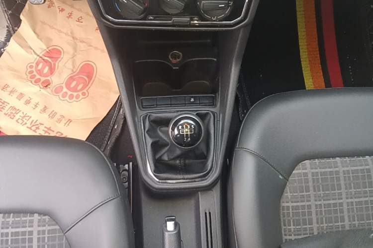Used Volkswagen Jetta 2017 1.4L Manual Comfort Model Gear Lever