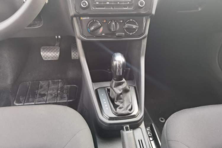 Used Volkswagen Jetta 2017 1.5L Automatic Fashion Model Gear Lever