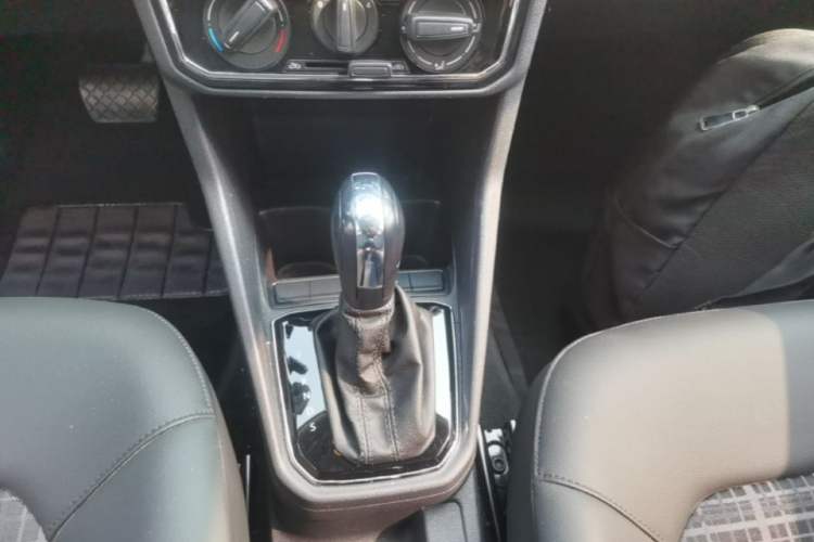 Used Volkswagen Jetta 2017 1.5L Automatic Comfort Model Gear Lever