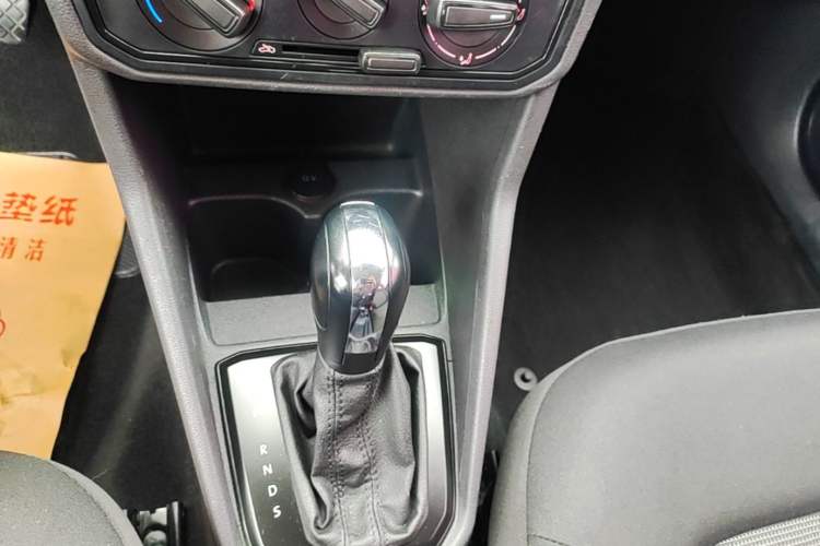 Used Volkswagen Jetta 2017 1.5L Automatic Fashion Model Gear Lever