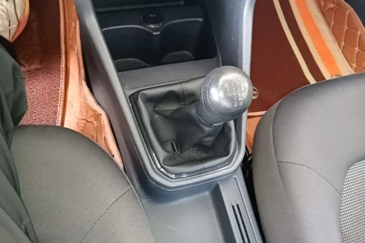 Used Volkswagen Jetta 2017 1.5L Manual Fashion Edition Gear Lever