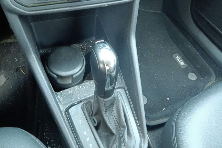 Used Volkswagen Jetta 2017 1.5L Automatic Fashion Model Gear Lever
