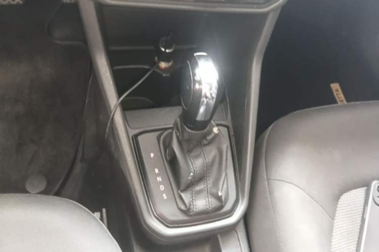 Used Volkswagen Jetta 2017 1.5L Automatic Fashion Model Gear Lever