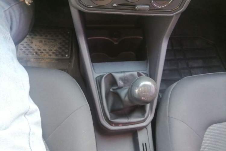 Used Volkswagen Jetta 2017 1.4L Manual Fashion Edition Gear Lever