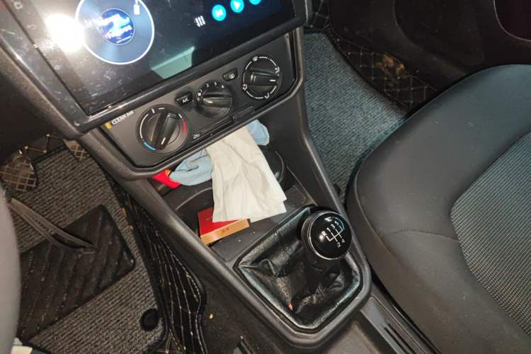 Used Volkswagen Jetta 2017 1.4L Manual Fashion Edition Gear Lever