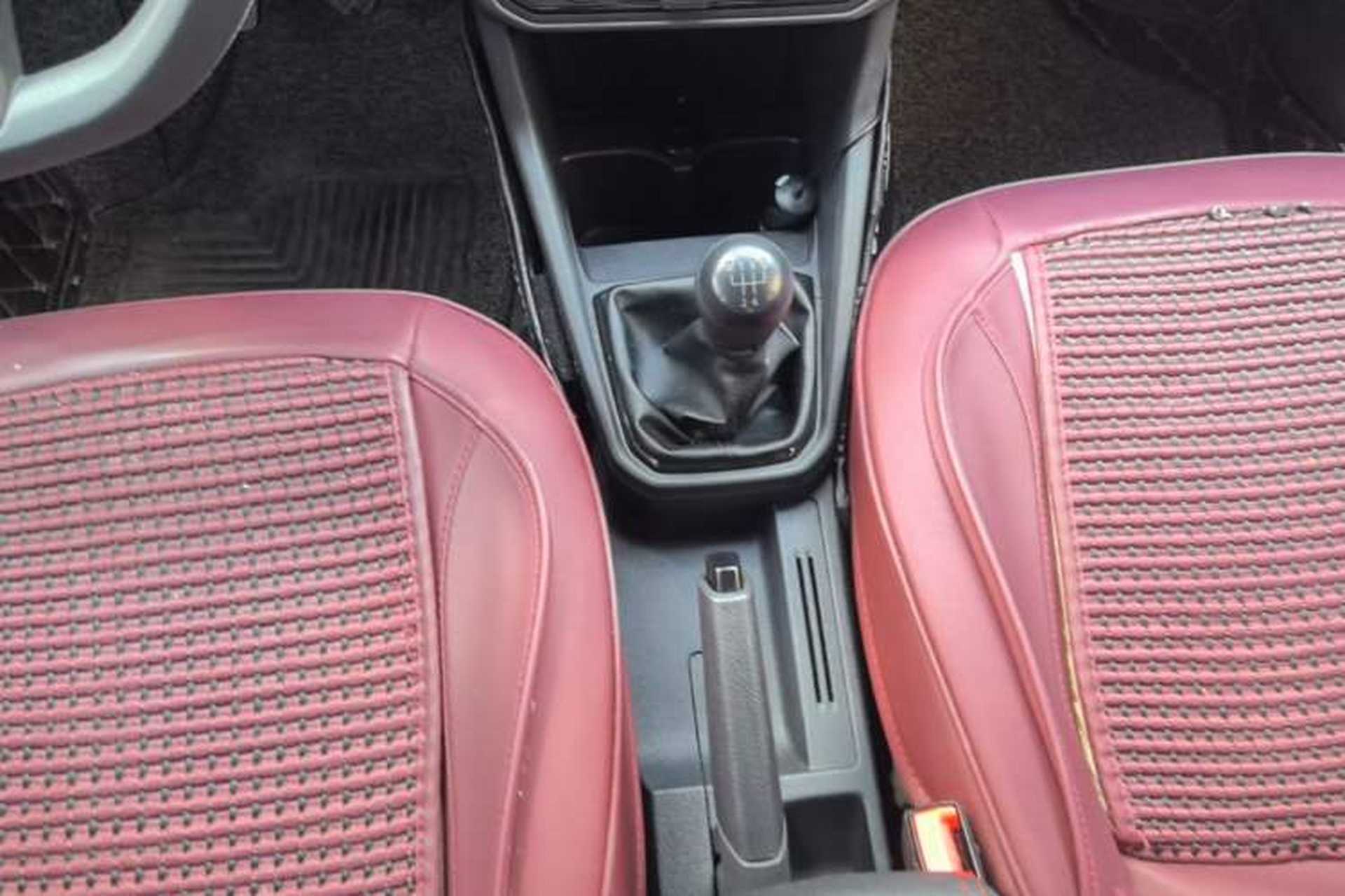 Used Volkswagen Jetta 2017 1.5L Manual Fashion Edition Gear Lever