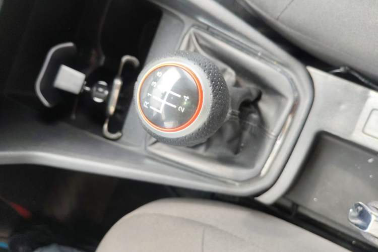 Used Volkswagen Jetta 2017 1.5L Manual Fashion Edition Gear Lever