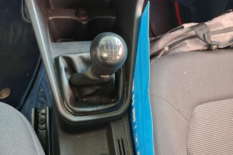 Used Volkswagen Jetta 2017 1.5L Manual Fashion Edition Gear Lever