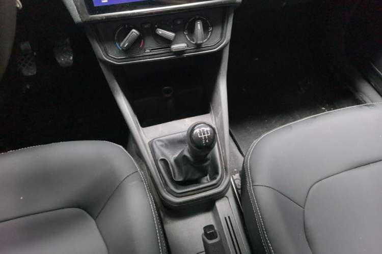 Used Volkswagen Jetta 2017 1.4L Manual Fashion Edition Gear Lever