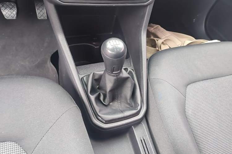 Used Volkswagen Jetta 2017 1.4L Manual Fashion Edition Gear Lever