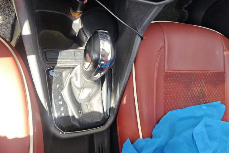Used Volkswagen Jetta 2017 1.5L Automatic Comfort Model Gear Lever