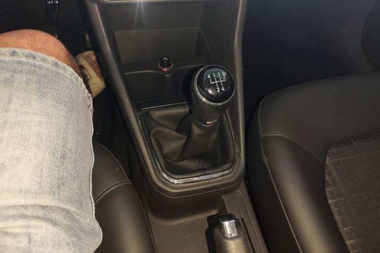 Used Volkswagen Jetta 2017 1.4L Manual Comfort Model Gear Lever
