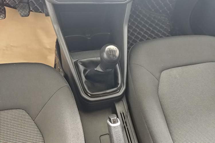 Used Volkswagen Jetta 2017 1.4L Manual Fashion Edition Gear Lever
