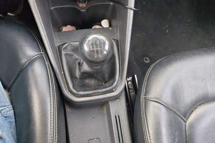 Used Volkswagen Jetta 2017 1.5L Manual Fashion Edition Gear Lever