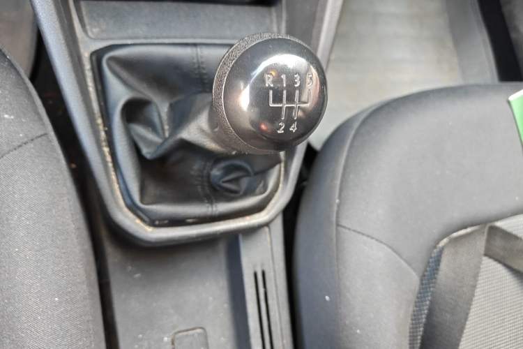 Used Volkswagen Jetta 2017 1.5L Manual Fashion Edition Gear Lever