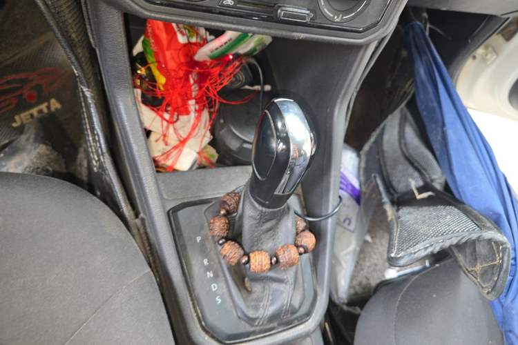 Used Volkswagen Jetta 2017 1.5L Automatic Fashion Model Gear Lever