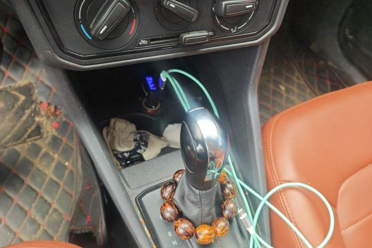 Used Volkswagen Jetta 2017 1.5L Automatic Fashion Model Gear Lever