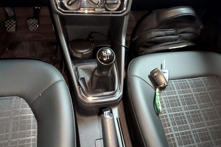 Used Volkswagen Jetta 2017 1.5L Manual Comfort Model Gear Lever