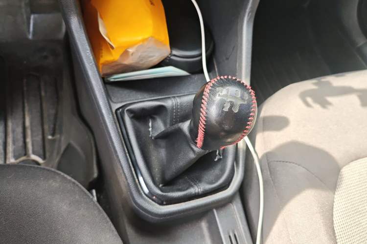Used Volkswagen Jetta 2017 1.5L Manual Fashion Edition Gear Lever
