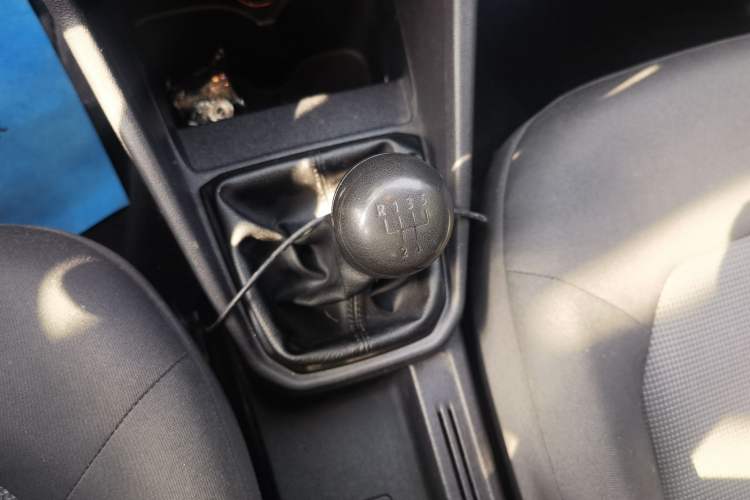 Used Volkswagen Jetta 2017 1.5L Manual Fashion Edition Gear Lever