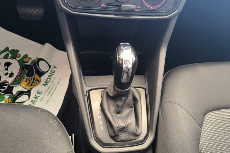 Used Volkswagen Jetta 2017 1.5L Automatic Fashion Model Gear Lever