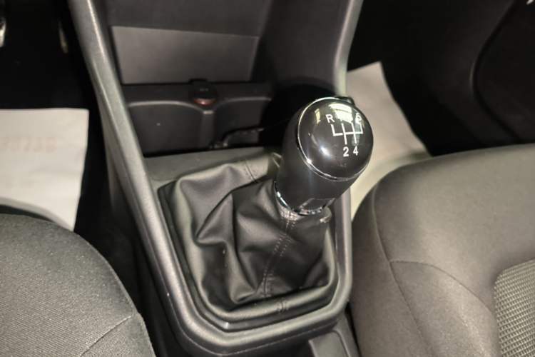 Used Volkswagen Jetta 2017 1.4L Manual Fashion Edition Gear Lever