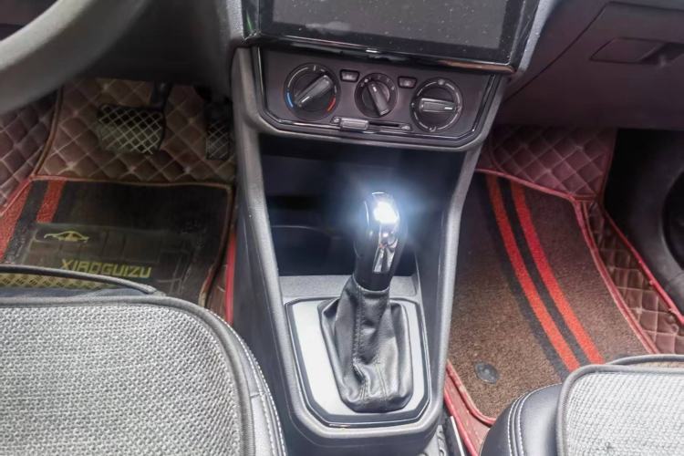 Used Volkswagen Jetta 2017 1.5L Automatic Fashion Model Gear Lever