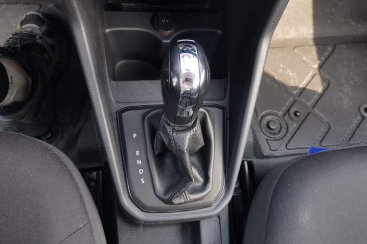 Used Volkswagen Jetta 2017 1.5L Automatic Fashion Model Gear Lever