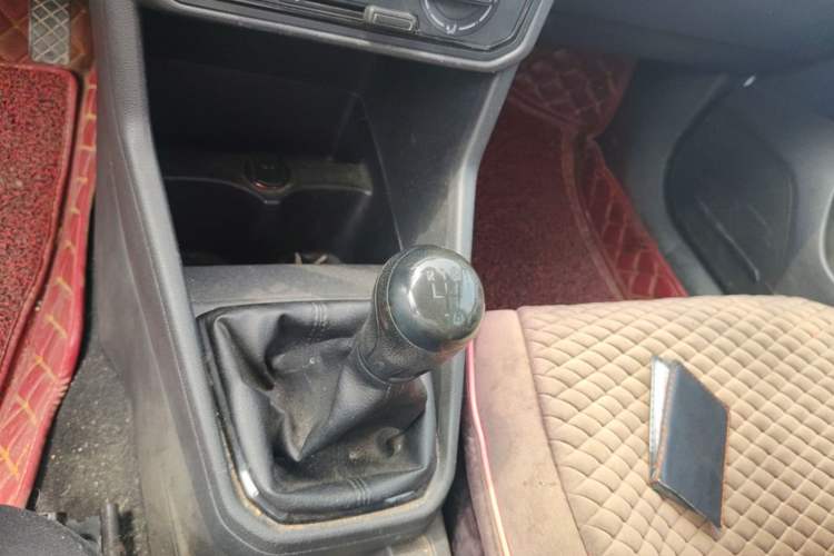 Used Volkswagen Jetta 2017 1.4L Manual Fashion Edition Gear Lever