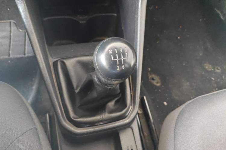 Used Volkswagen Jetta 2017 1.4L Manual Fashion Edition Gear Lever