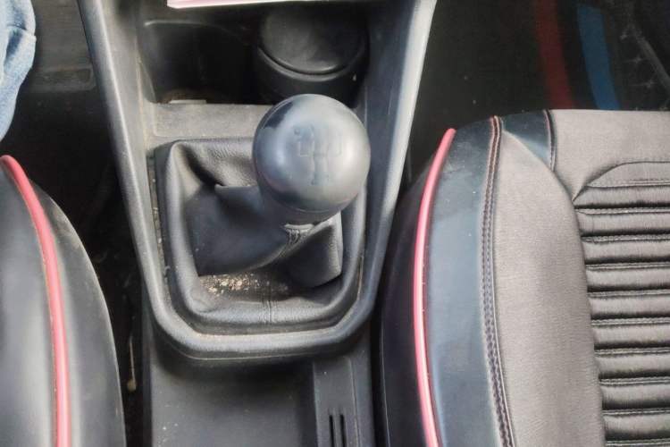 Used Volkswagen Jetta 2017 1.4L Manual Fashion Edition Gear Lever